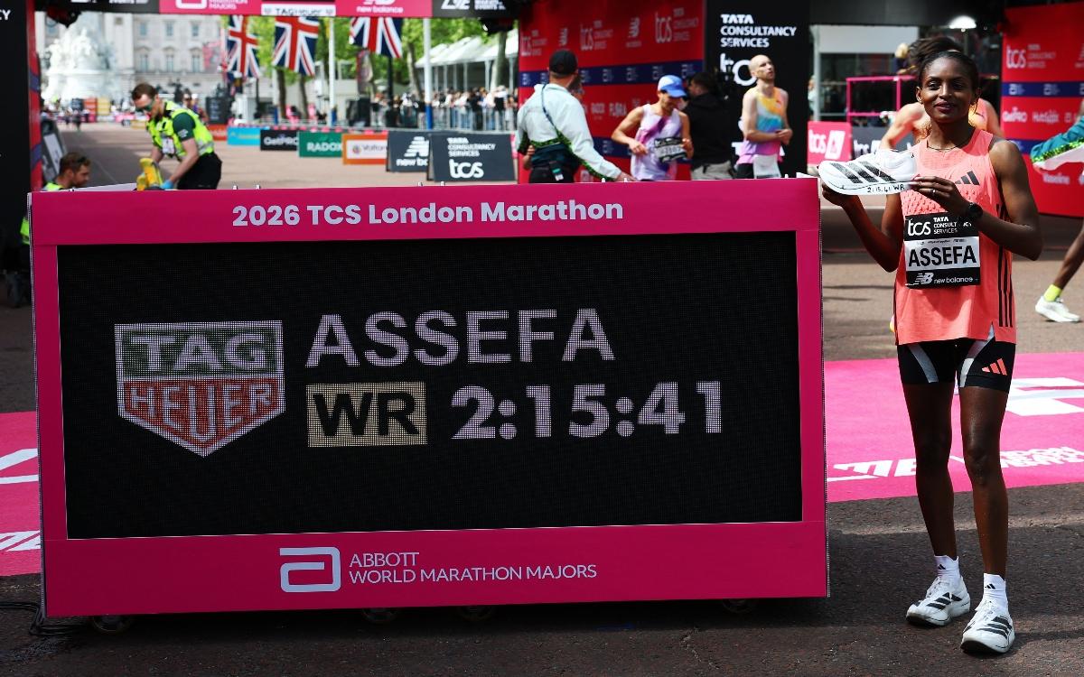 Atletismo | Mejora Tigst Assefa su propia marca mundial en el Maratón de Londres | Video