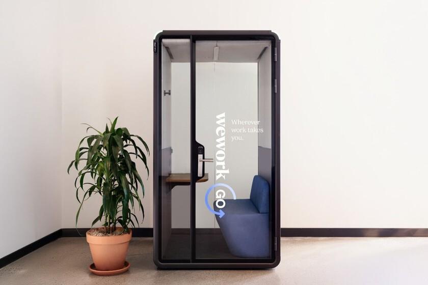 Parecen baños futuristas, pero en realidad son micro oficinas privadas que quieren ser la solución al trabajo remoto