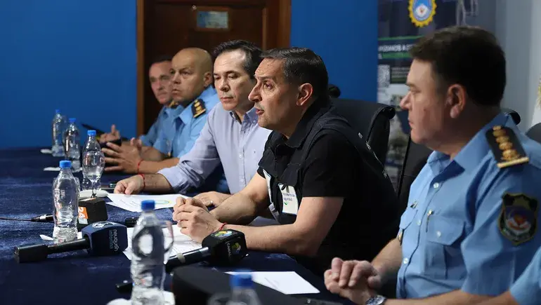 Megaoperativo antidroga en la cordillera: 12 allanamientos, 8 detenidos y un arsenal incautado