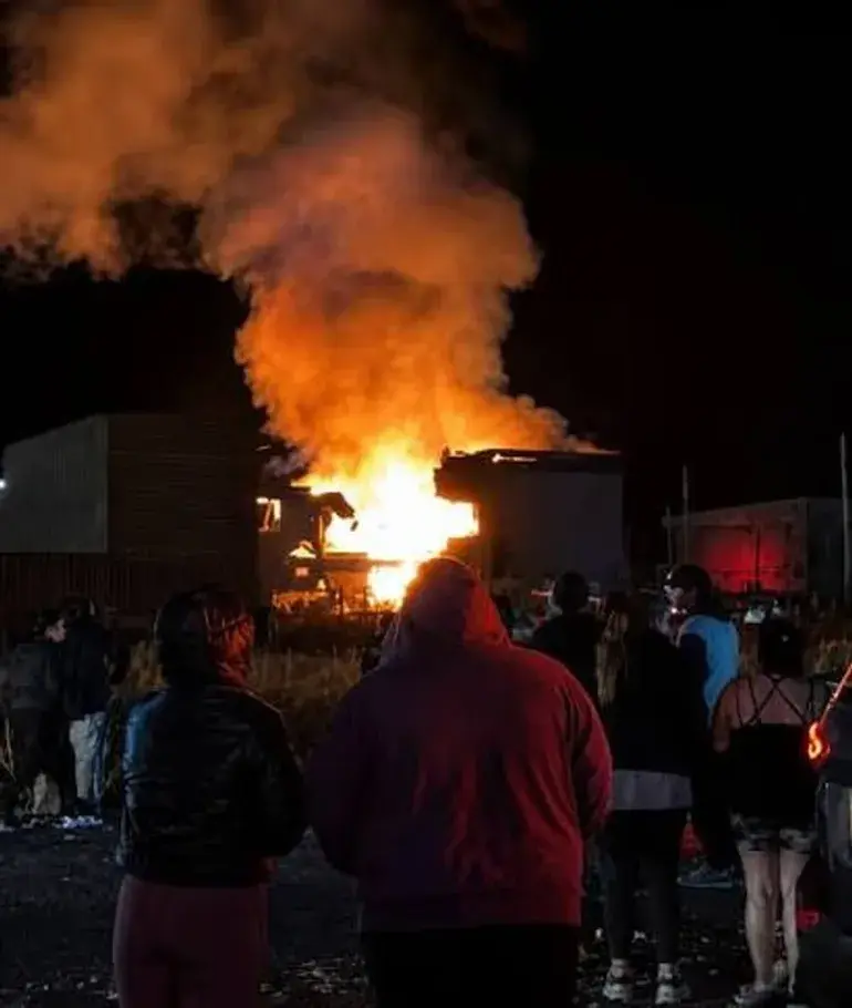 Explotó una casa en Santa Cruz, murieron un bebé y dos adultos: buscan cuerpos entre los escombros