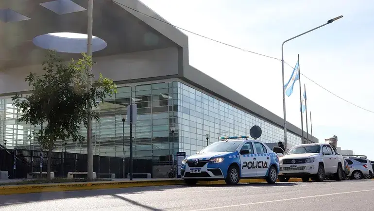 Ató a su pareja a un poste y la golpeó: lo declararon culpable por violencia de género en Neuquén