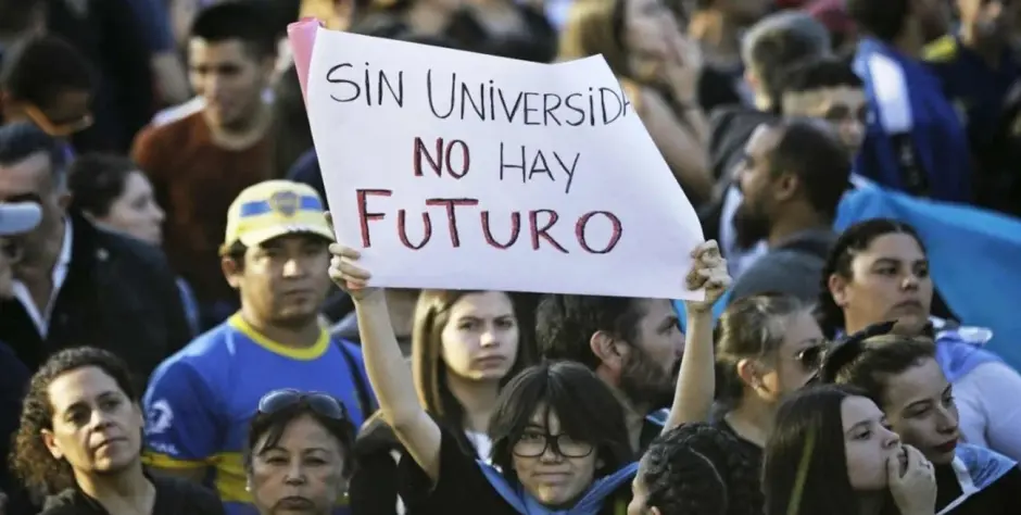 Docentes universitarios anunciaron un paro nacional de seis días y no habrá clases a fines de mayo
