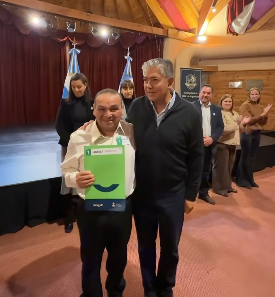 Treinta y tres familias de Villa La Angostura recibieron sus escrituras y avanzan hacia la regularización de sus viviendas