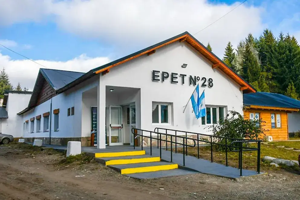 Villa La Angostura suma nuevas obras y amplía su oferta educativa con fuerte inversión provincial