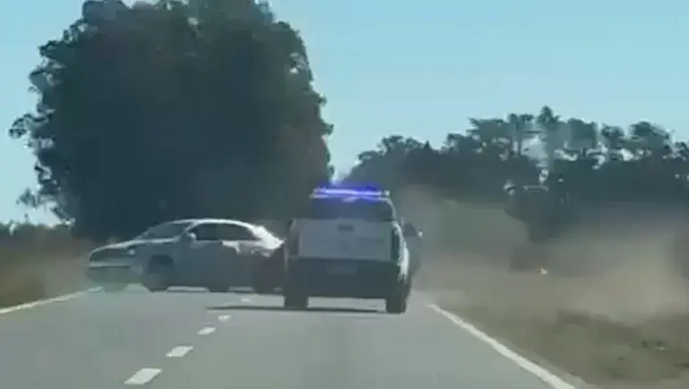 Tenía bombas molotov para atacar a su expareja: persecución, tiros y choque en plena ruta