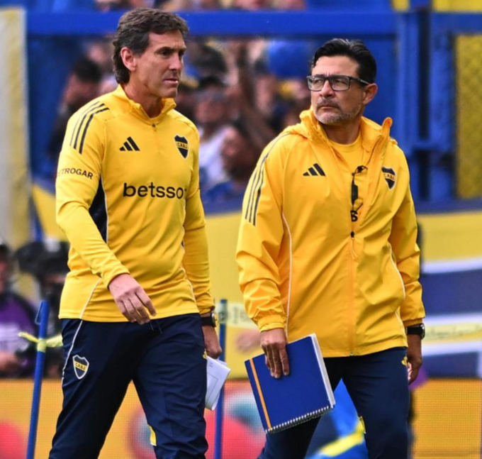 Un integrante del cuerpo técnico de Úbeda rompió el silencio: la salida de Boca y cómo era trabajar con Riquelme