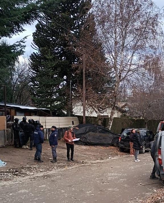 Desalojaron un terreno ocupado tras más de 15 años de conflicto judicial y hubo un demorado