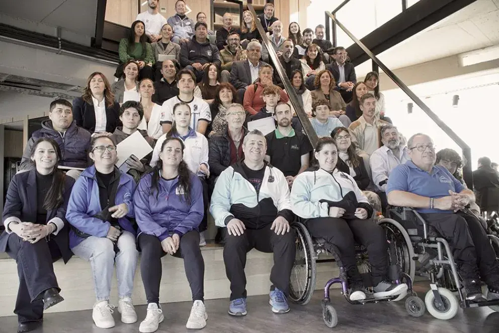 Villa La Angostura recibió aportes para fortalecer instituciones deportivas y acompañar a jóvenes atletas