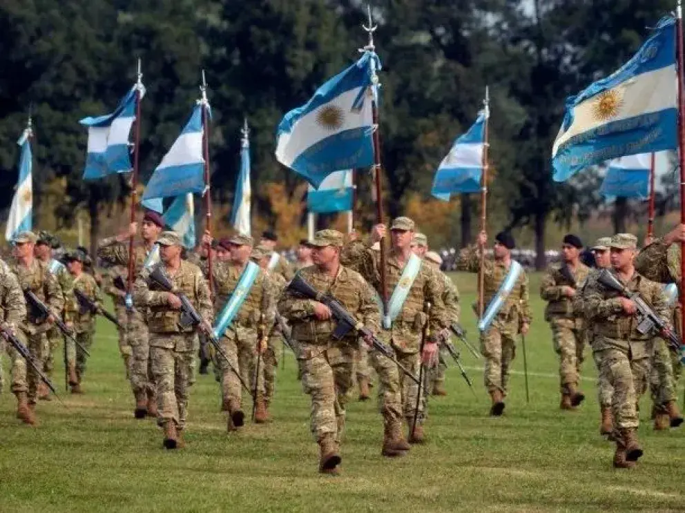 El Gobierno otorgó un suplemento salarial de hasta el 25% para militares con títulos universitarios y de posgrado