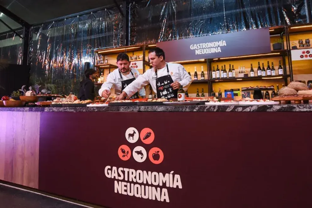 Villa La Angostura mostró sus sabores en Buenos Aires y se destacó en el lanzamiento de la temporada de invierno