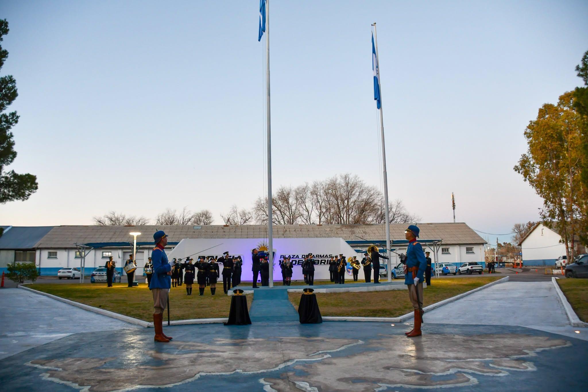 La Policía del Neuquén homenajeó a Belgrano y renovó su compromiso con los valores patrios