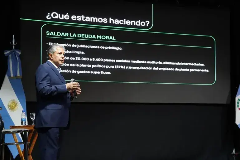 Advertencia de Rolando Figueroa: "El que no se sube al tren del progreso va a terminar quedando afuera"