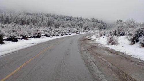 Precaución al volante: hay hielo en rutas de Neuquén y el paso Pino Hachado continúa cerrado