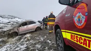 El temporal sigue complicando las rutas: dos vuelcos sobre la Ruta 40 dejaron cuatro personas heridas