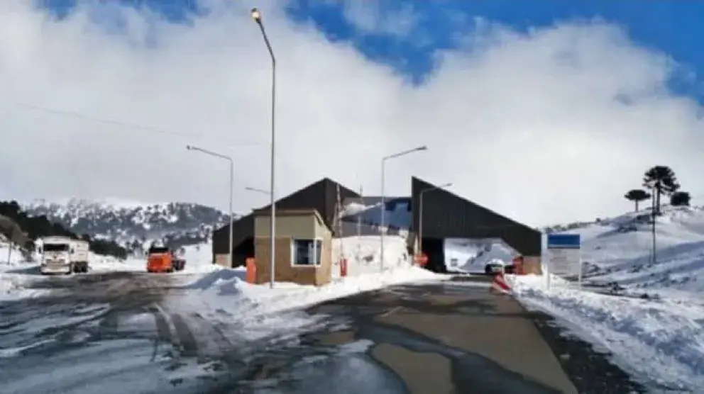 Paso Cardenal Samoré y Pino Hachado permanecen habilitados, pero exigen máxima precaución por lluvias, hielo y nieve