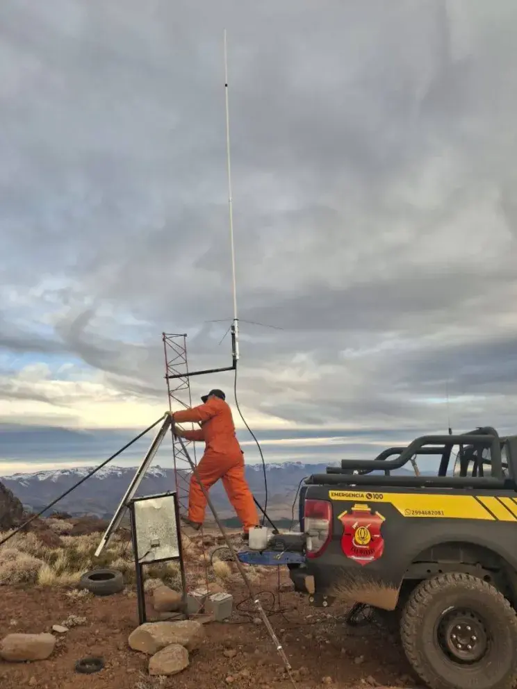 Bomberos de Las Ovejas incorporaron una repetidora que mejorará las comunicaciones en emergencias