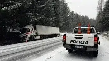 Temporal en la cordillera: más de 90 vehículos varados y despistados en las rutas neuquinas