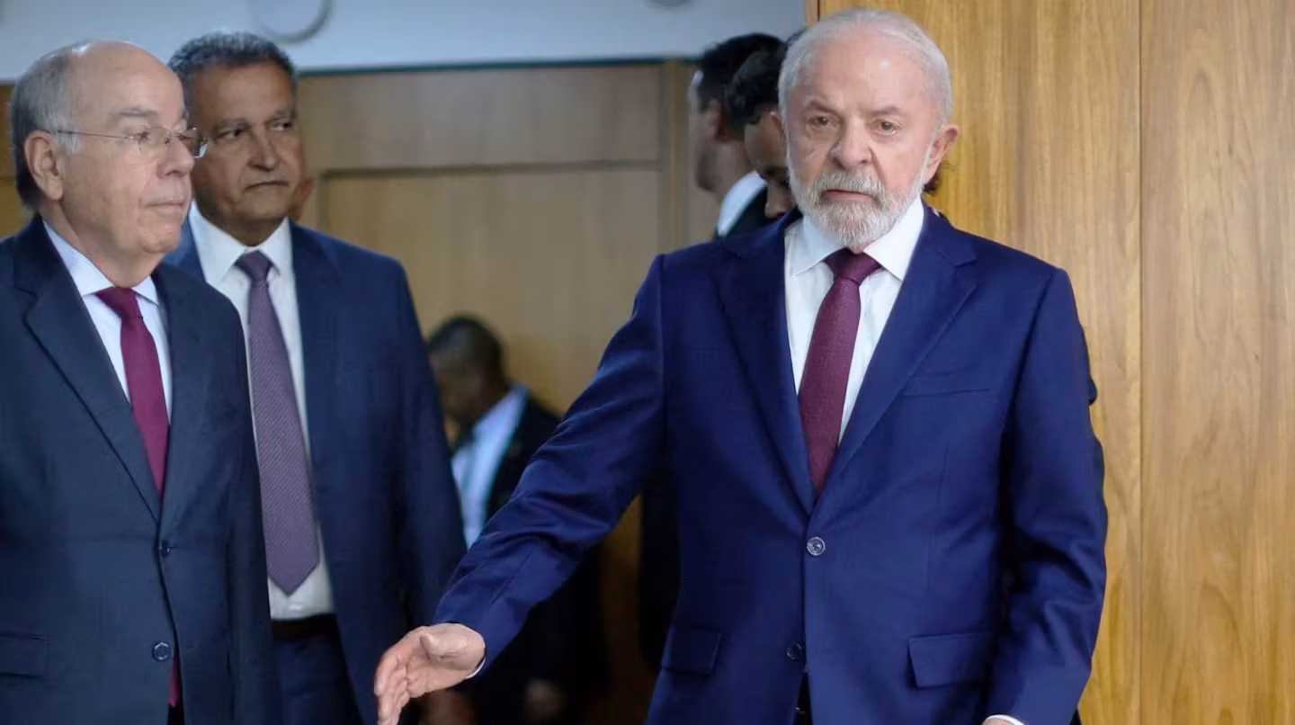 El canciller de Brasil calificó de “graves e inaceptables” los dichos de Milei sobre Lula y escaló la tensión diplomática