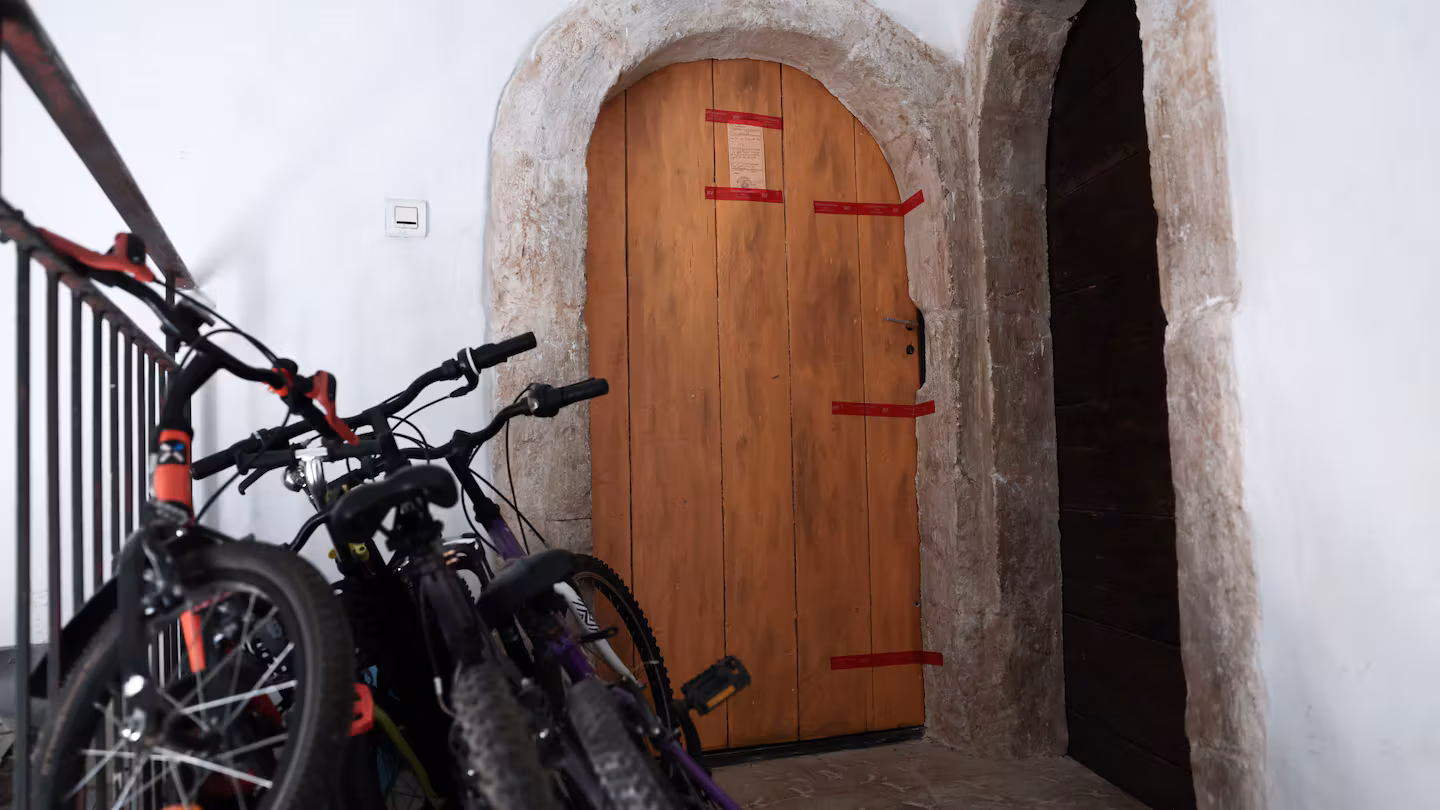 Detuvieron a la pareja que tenía los cuerpos de cinco bebés adentro de cajas en Francia