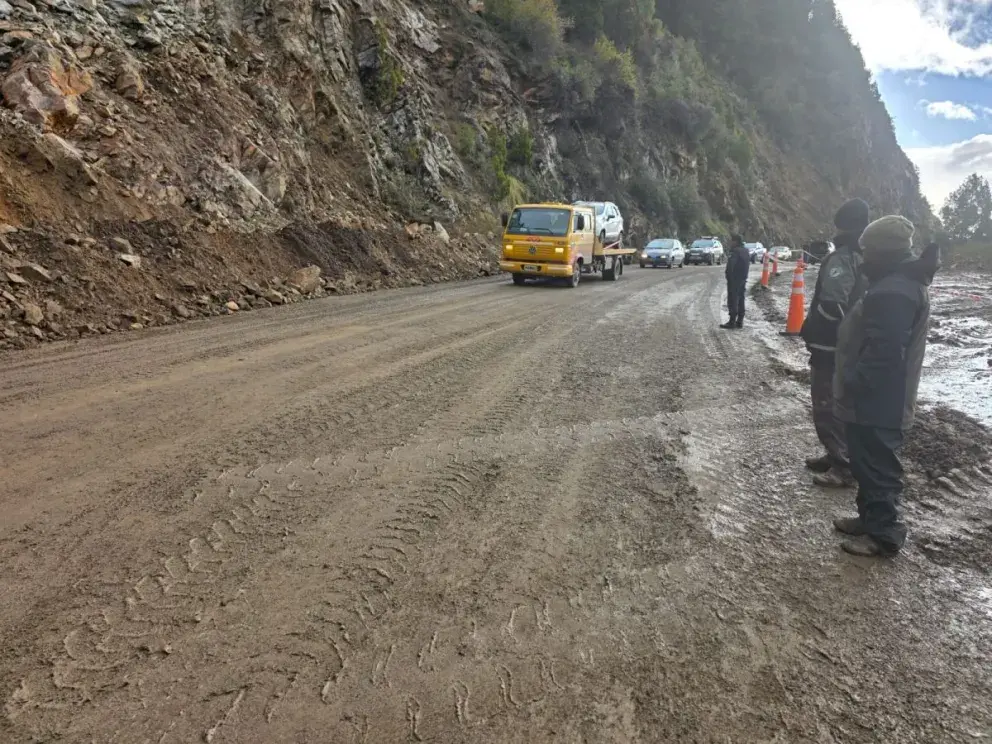 Vialidad Nacional rehabilita parcialmente la Ruta de los Siete Lagos tras los desprendimientos